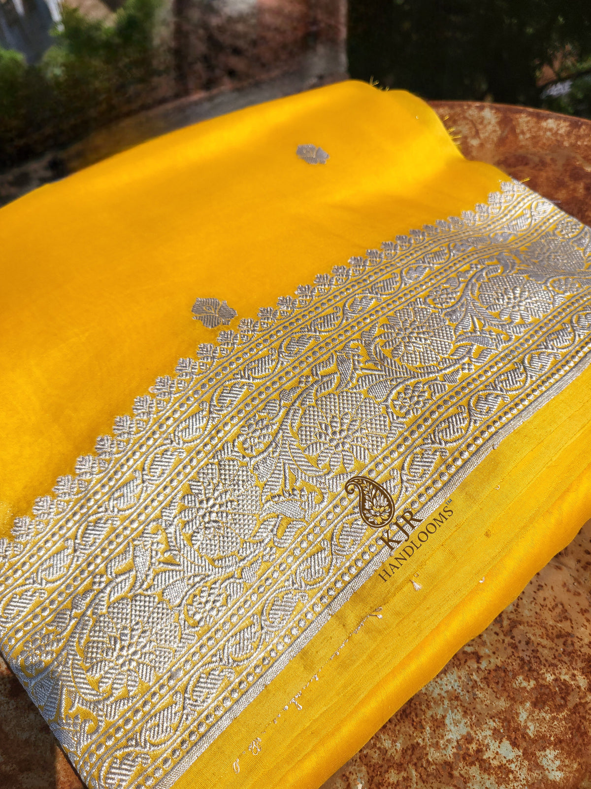 Pure Organza Silk Banarasi Saree | Pure Silver Cotton Zari & Kadwa Booti Weaving
